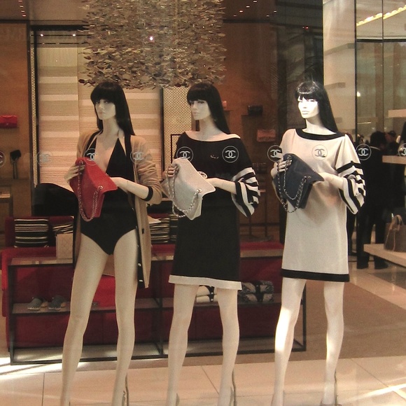 Meet your Posher, Tia - Picture 2 of 8